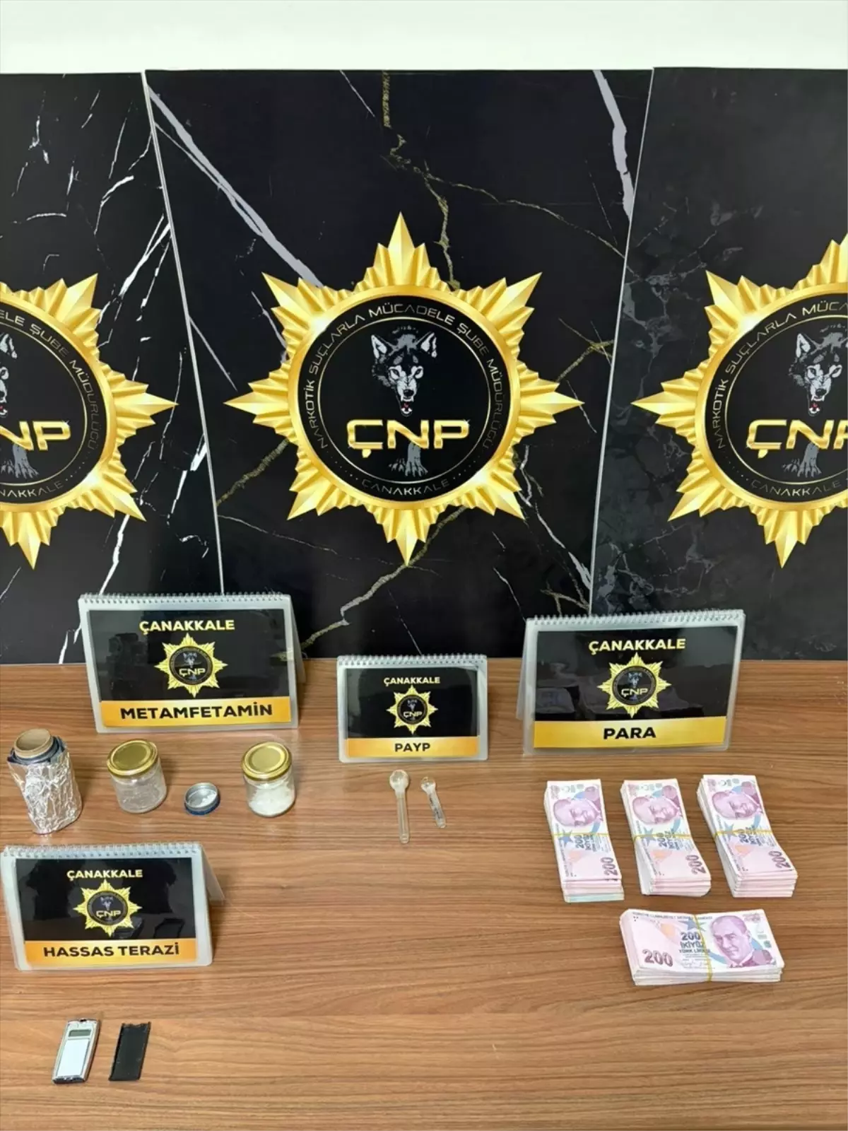 Çanakkale'de uyuşturucu operasyonlarında yakalanan 3 zanlı tutuklandı