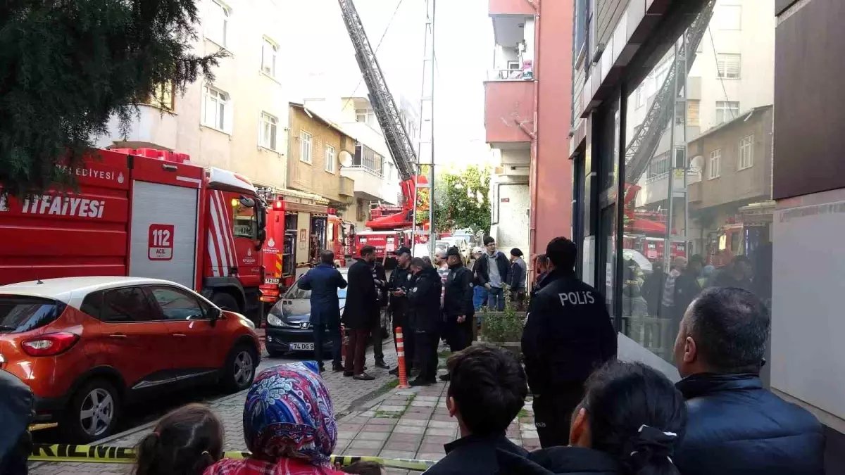 Tuzla'da çatı yangını korkuttu