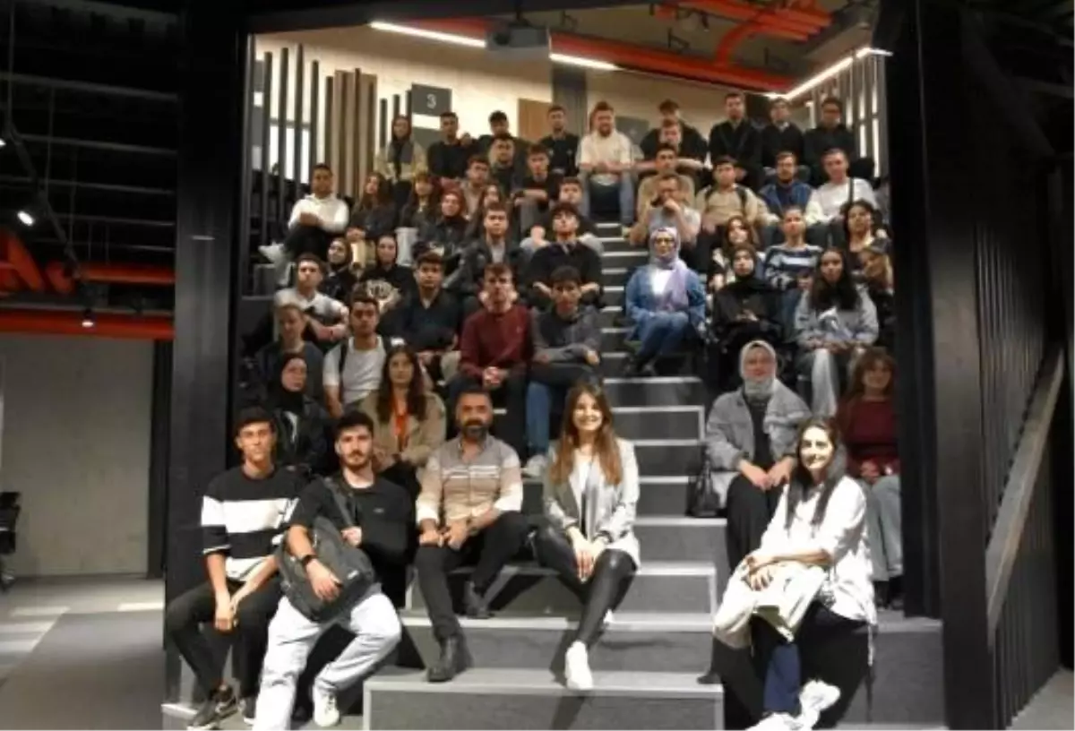 Samsun'da gençler teknolojiyle iş hayatına hazırlanıyor