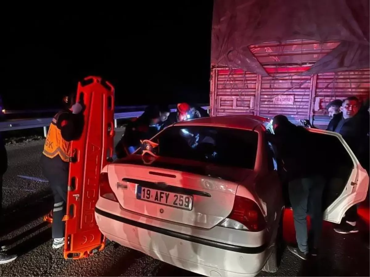 Tıra çarpan otomobil hurdaya döndü: 1 ölü