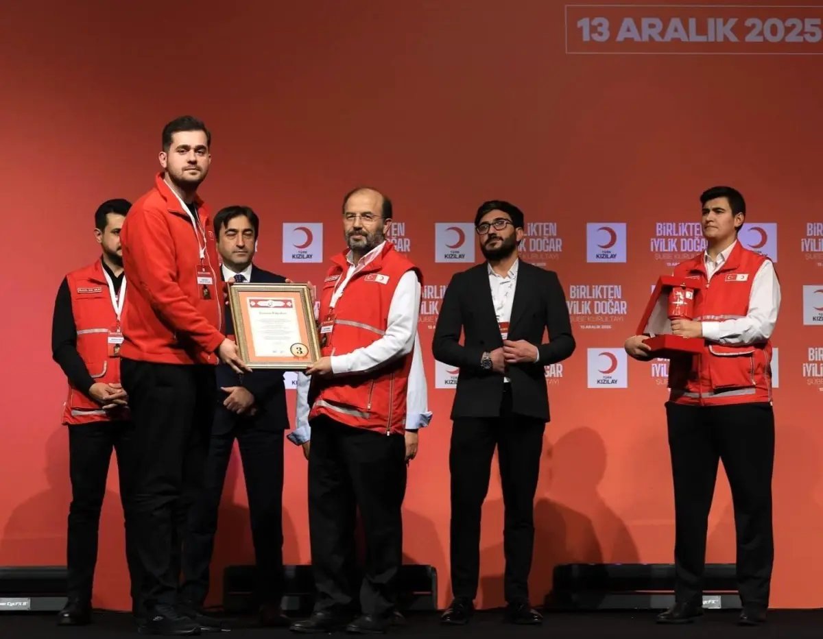 Erzurum Kızılay'a üç ödül