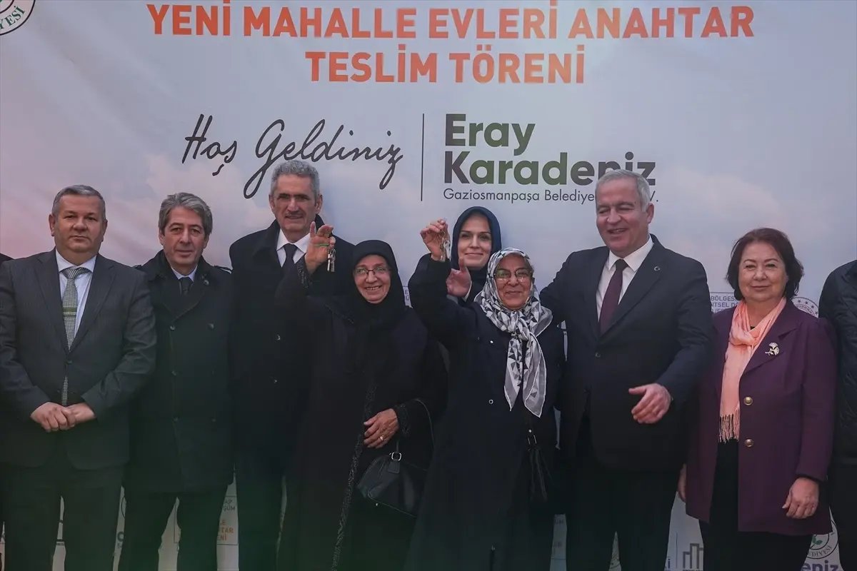 Gaziosmanpaşa'da kentsel dönüşümü tamamlanan konutlar hak sahiplerine teslim edildi