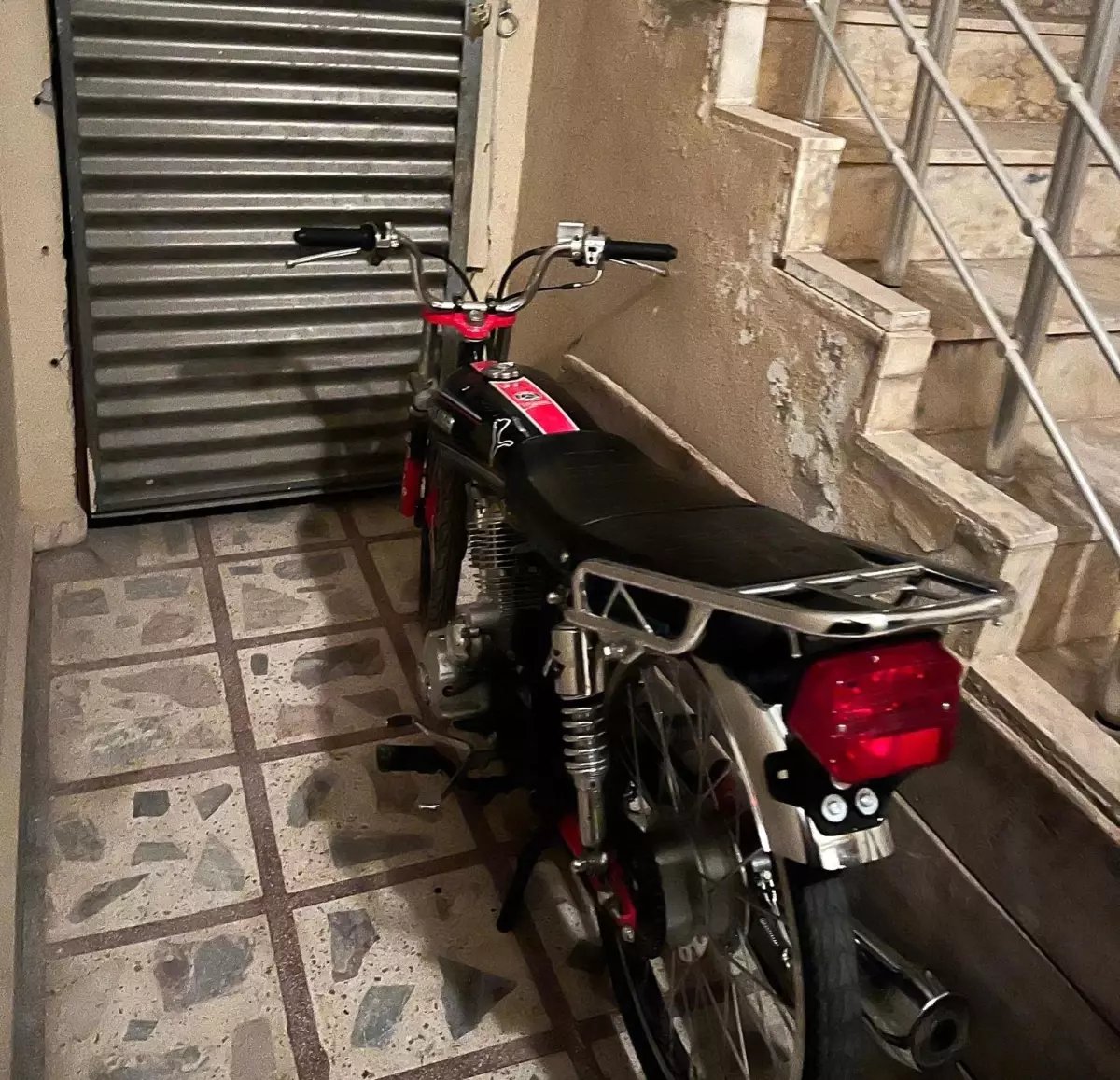 Park halindeki motosiklet çalındı