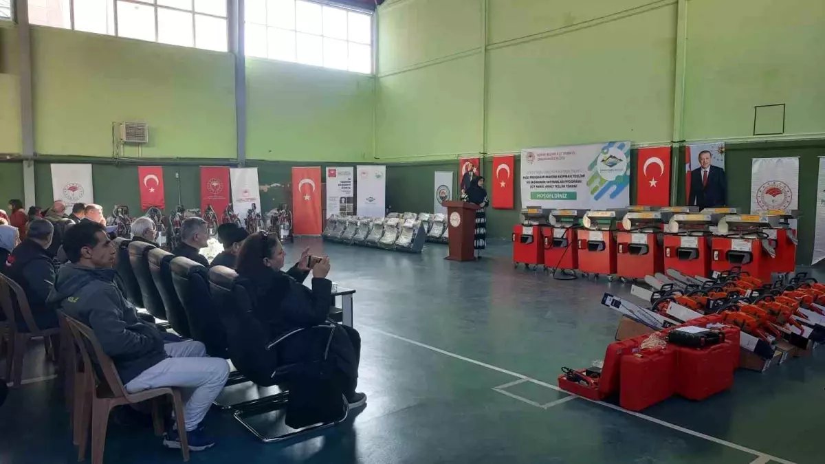 Bozkır'da çiftçilere makine ve ekipman desteği