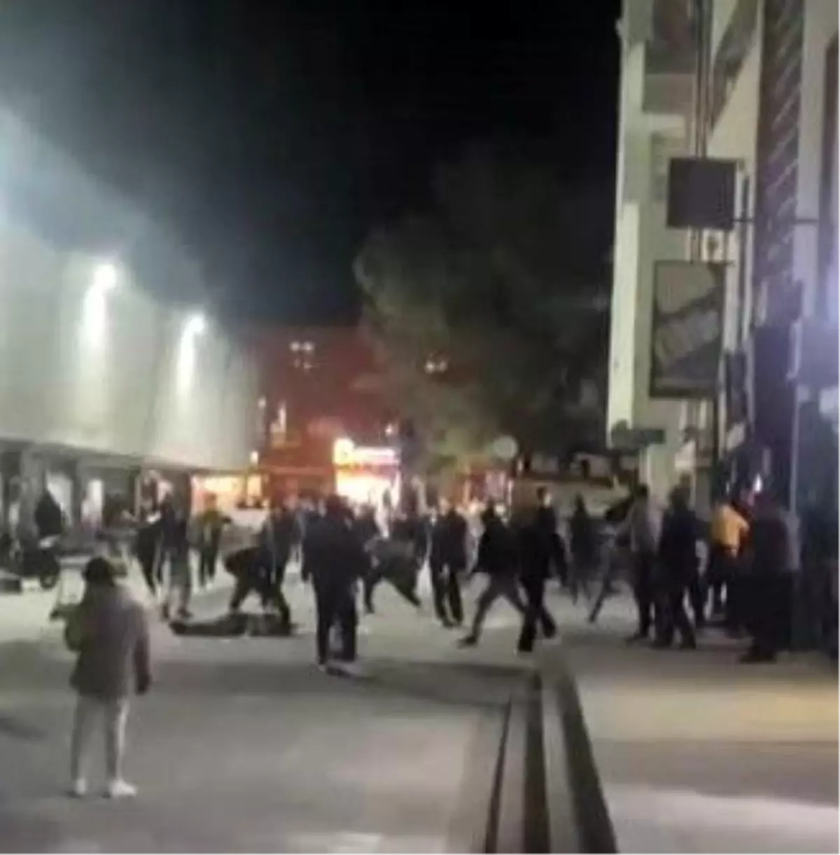 Erzincan'da meydan muharebesini aratmayan kavga: Tabureler havada uçuştu