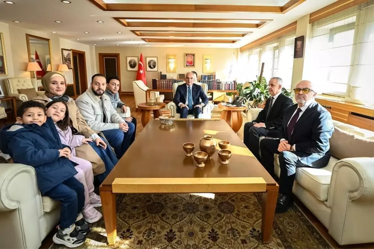 Bakan Ersoy: "Rajab'ın ailesiyle Bakanlığımızda bir araya gelerek, ardından birlikte Cumhurbaşkanımız Erdoğan'ı ziyaret ettik"