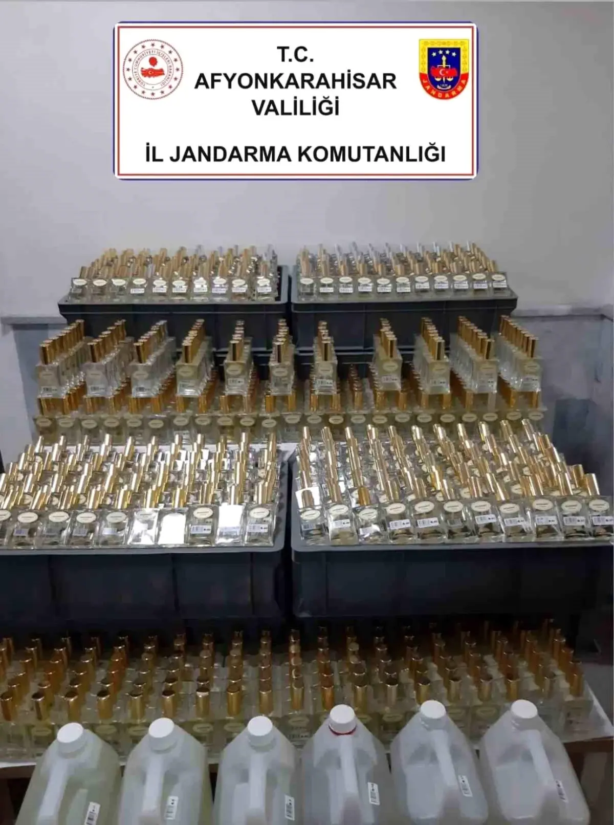 Piyasa değeri 1 milyon 200 bin TL olan kaçak parfüm ele geçirildi
