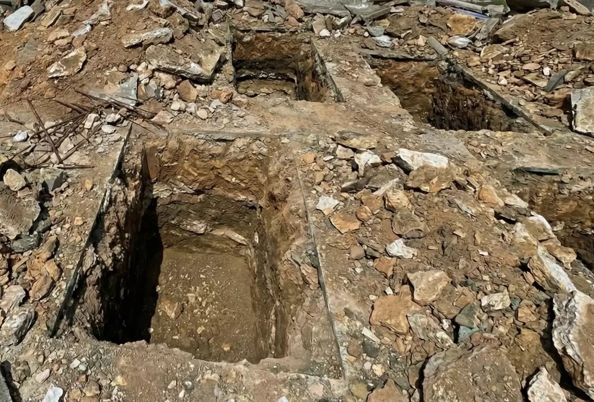 Suriye'de eski güvenlik merkezinde toplu mezar bulundu