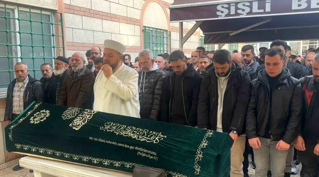 Şişli'de otomobilin kaldırıma çıkarak yayaların arasına daldığı kazada ölen kişi son yolculuğuna uğurlandı