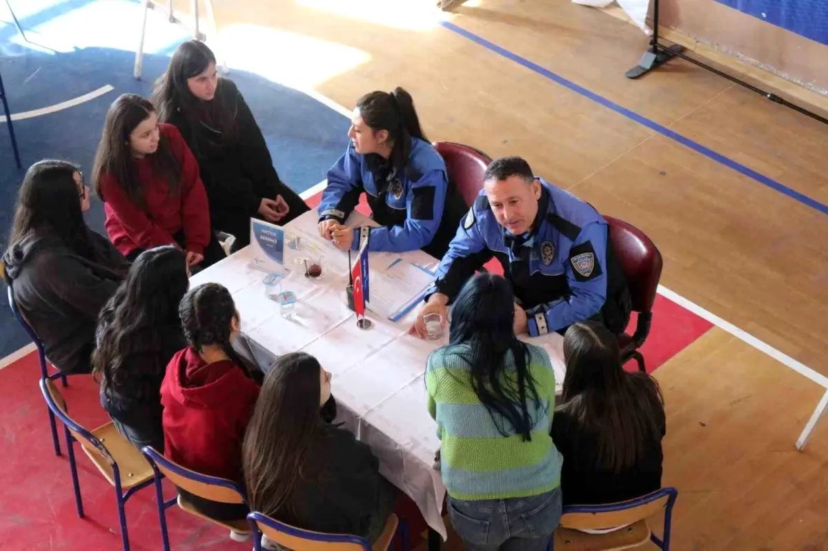 Germencik'te liseli gençler polisliği tanıdı