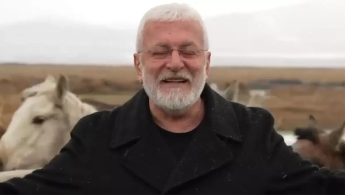 Sanatçı Onur Akın'a, klip çekimi sırasında at çarptı