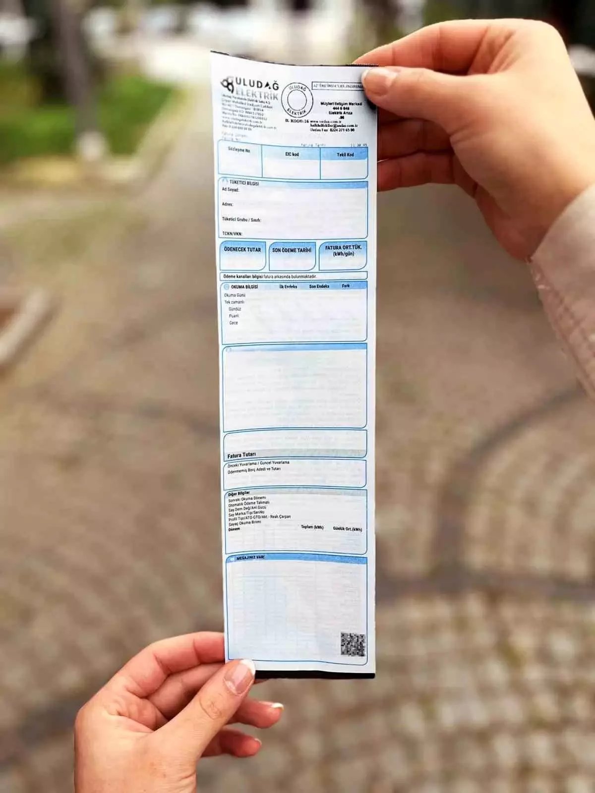 Yardımsever iş insanı, binden fazla abonenin elektrik faturasını ödedi