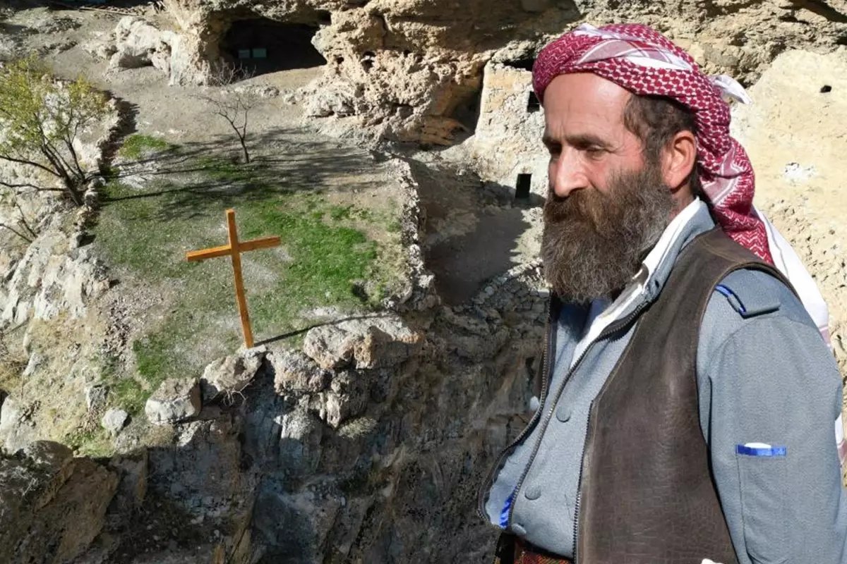 Kayaların ortasında! Yüzlerce yıllık yapıya kimse ulaşamıyor