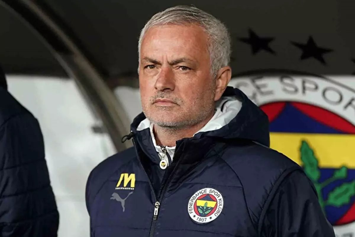 Mourinho Fenerbahçe'den eski futbolcusunu Benfica'ya istiyor