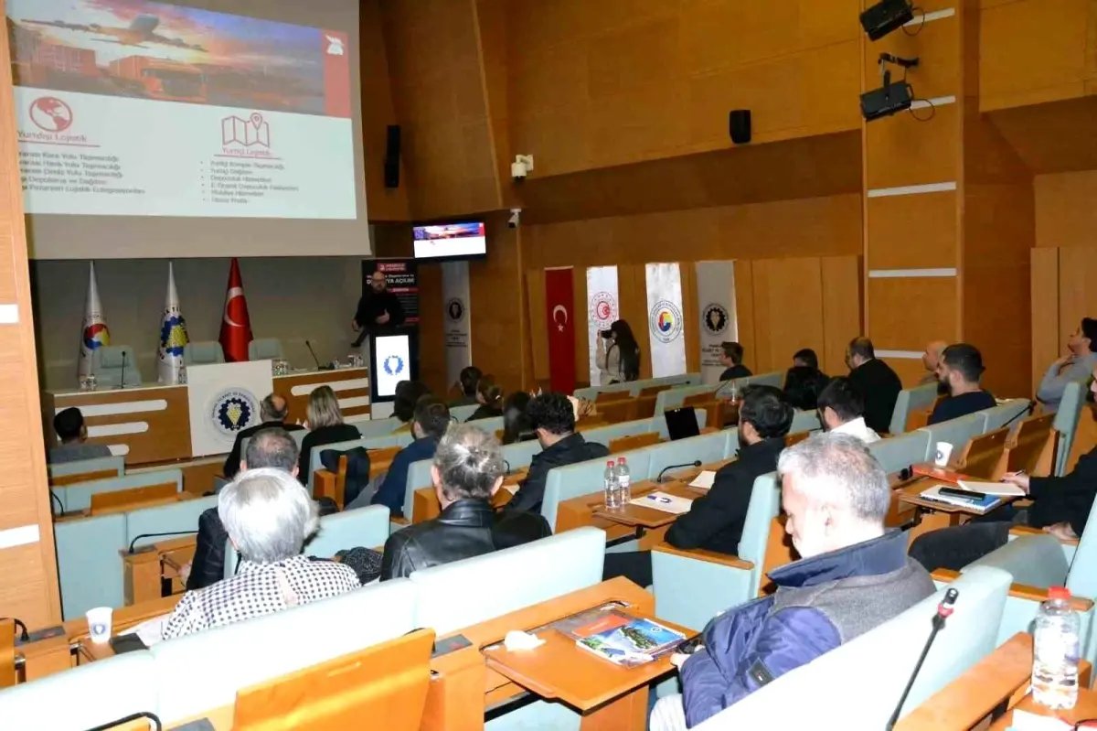 Manisa'da firmalara e-ihracatla küresel pazarlara açılma anlatıldı
