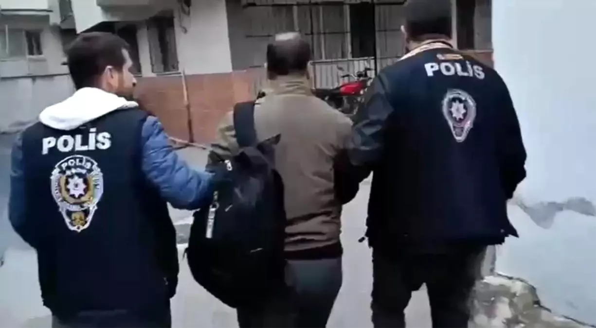 İzmir'de siber operasyonu: 4 firari dolandırıcı yakalandı