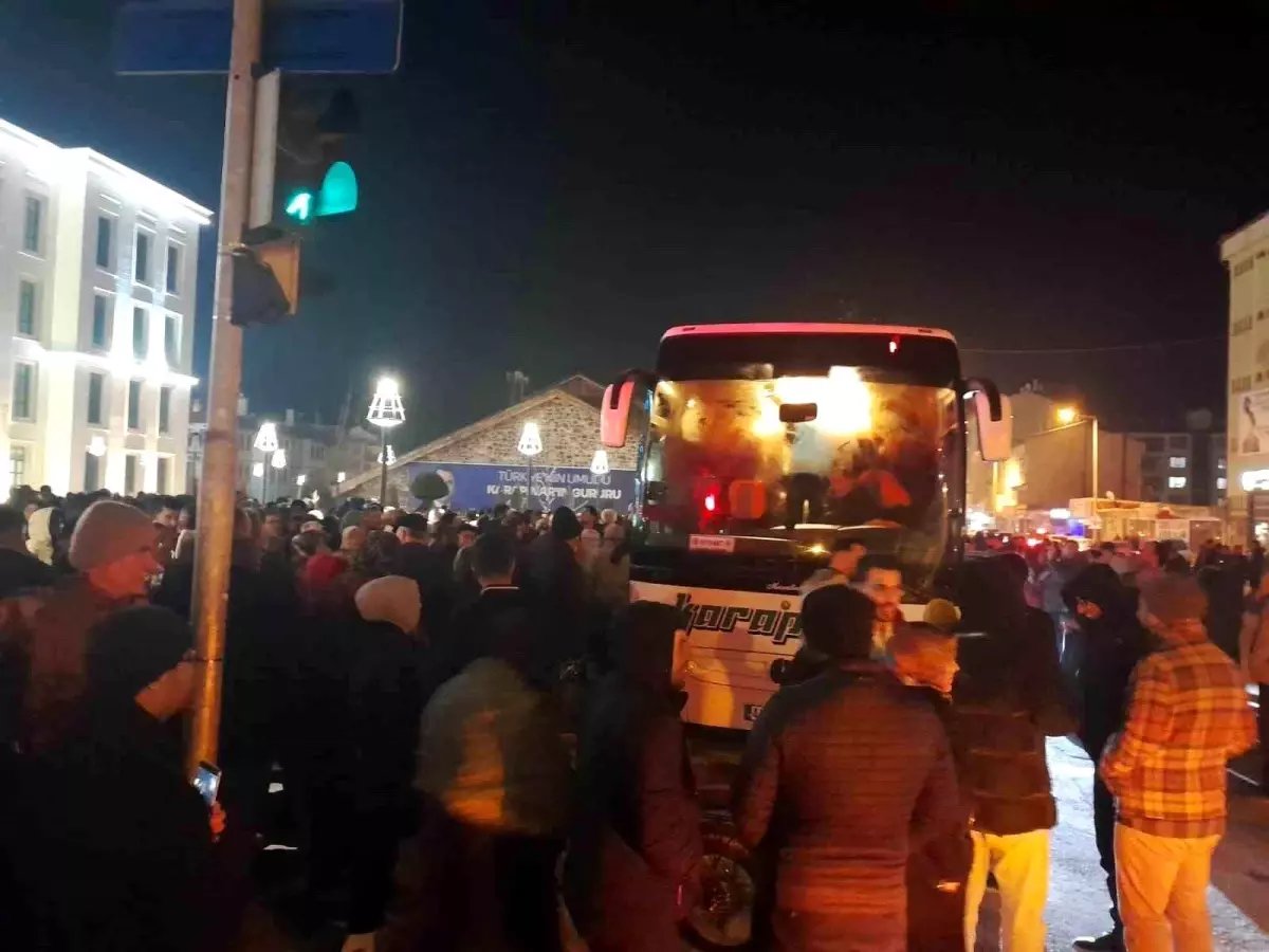 Karapınar'da umre yolcuları dualarla uğurlandı