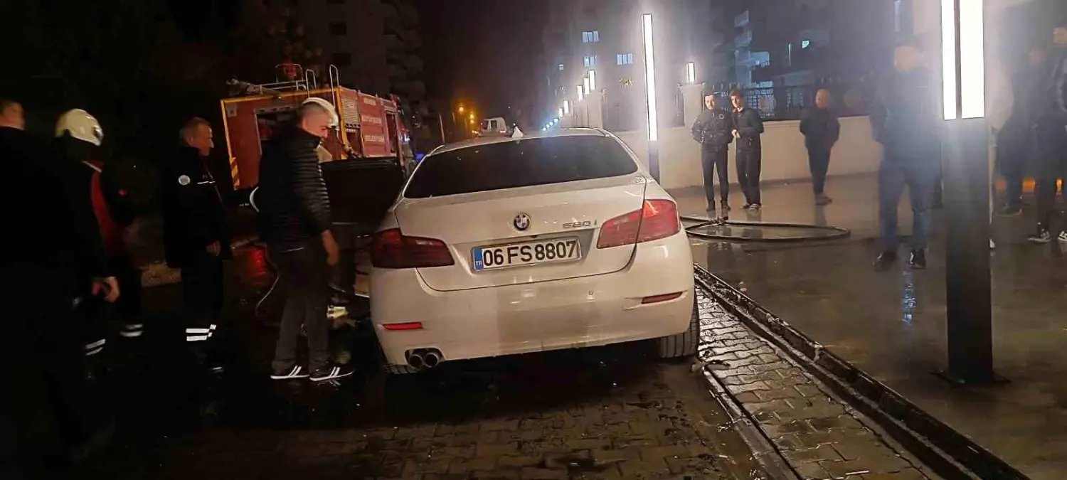Mardin'de lüks otomobil alev alev yandı