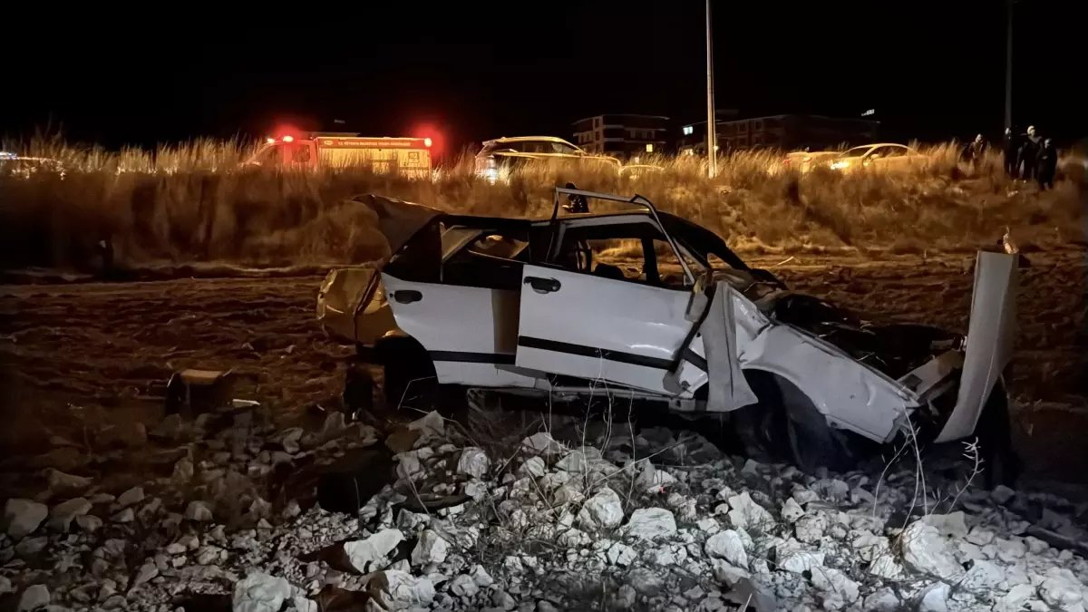 Takla atan otomobil tarlaya uçtu: 1 yaralı