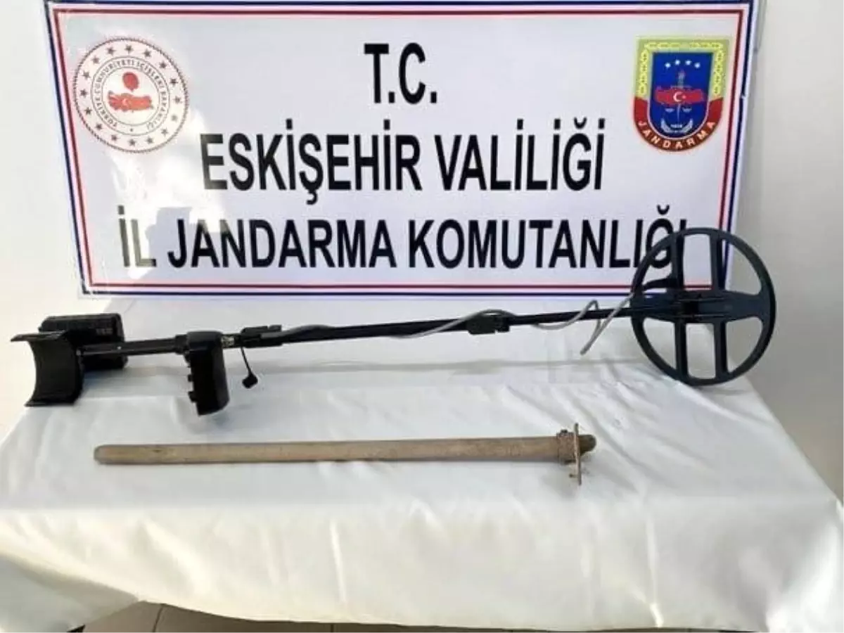 İzinsiz kazı yapan şüpheli jandarma tarafından yakalandı