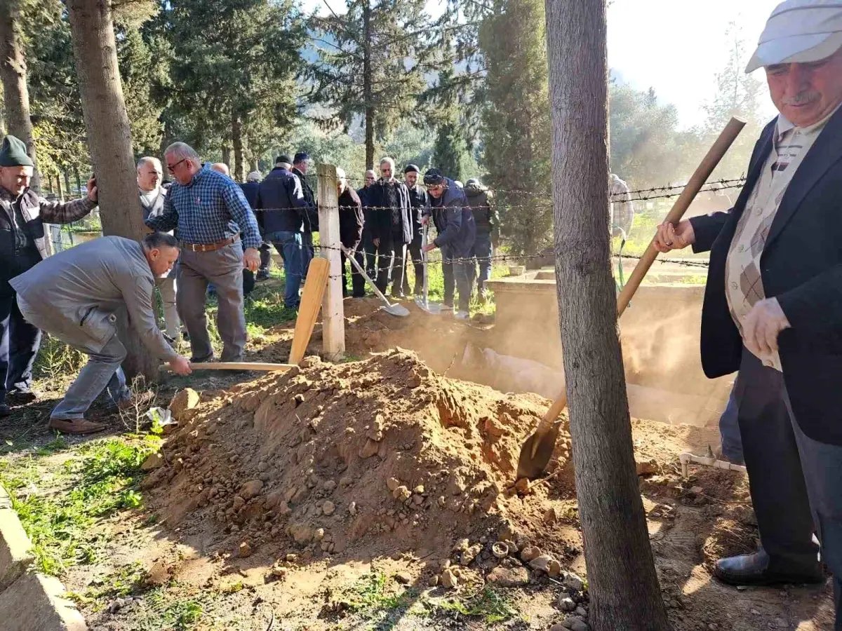 Aydın'da minarelerden yarım asır boyunca sesi yankılanan Hafız Güngör hayatını kaybetti