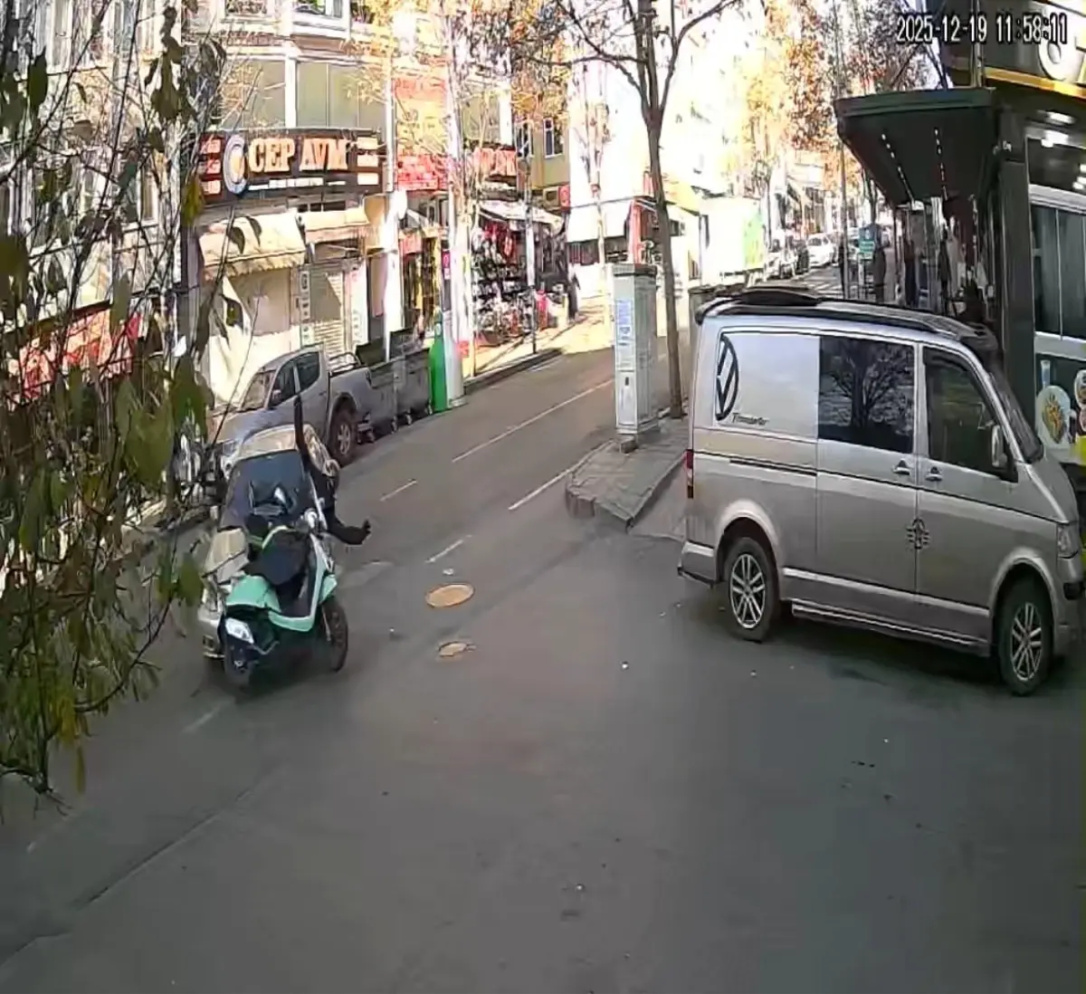 Çorlu'da otomobille motosiklet kafa kafaya çarpıştı: 1 yaralı