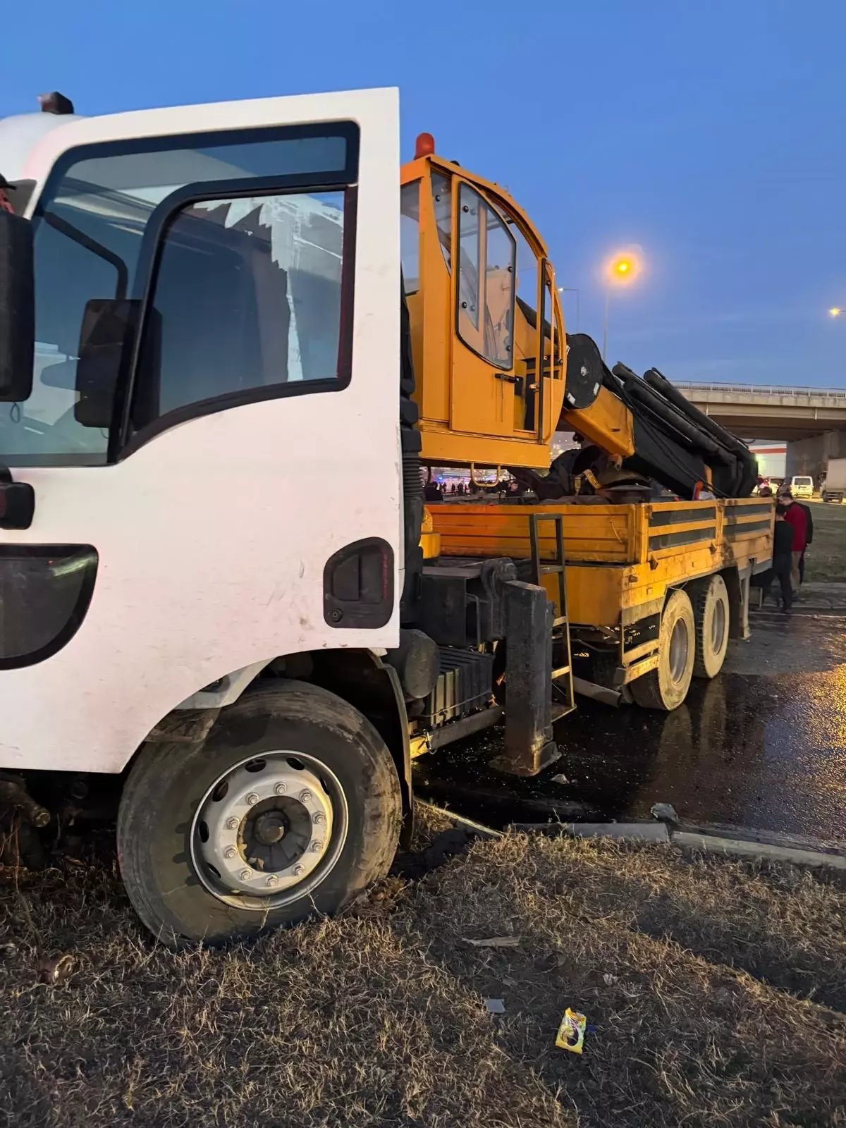 Şırnak'ta vinç, kavşaktaki 6 araca çarptı; 7 yaralı