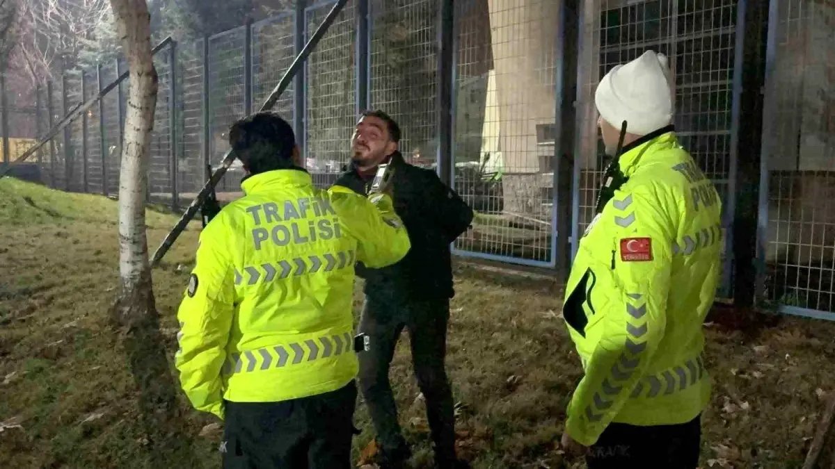 Kayseri'de polisin 'dur' ihtarına uymayarak, kaçan alkollü sürücü alkometreyi üflemek için direndi