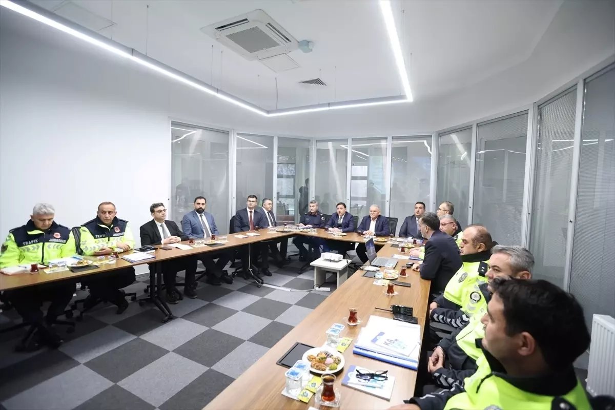 Vali Çiçek ve Başkan Büyükkılıç, Trafik Koordinasyon Toplantısına katıldı