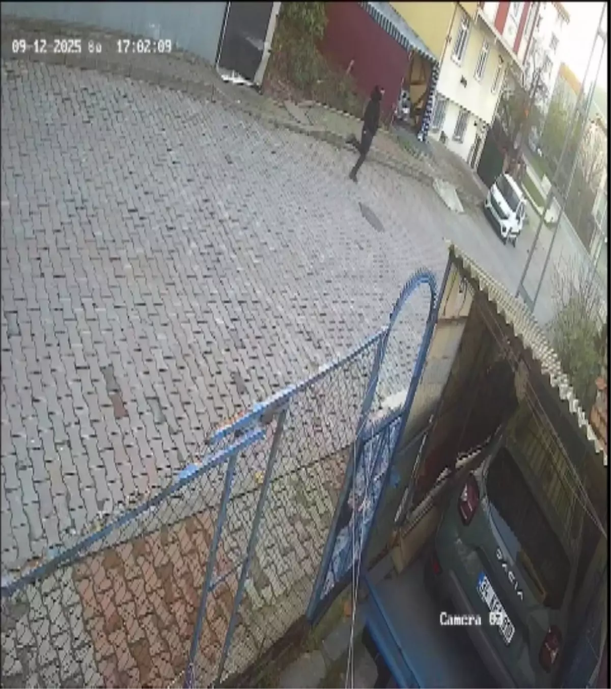 Arnavutköy'de silah zoruyla girdikleri evde iki kişiyi darbederek ziynet eşyalarını gasbeden şüpheliler yakalandı