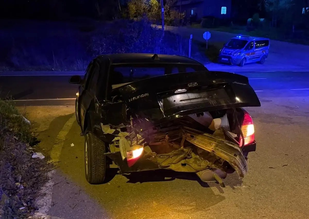Samsun'da iki otomobilin çarpıştığı kazada 3 kişi yaralandı