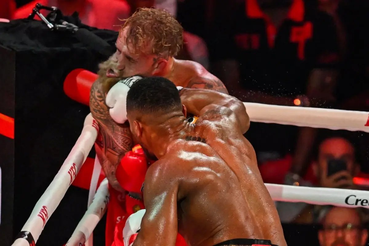 Anthony Joshua, Jake Paul'un çenesini kırdı