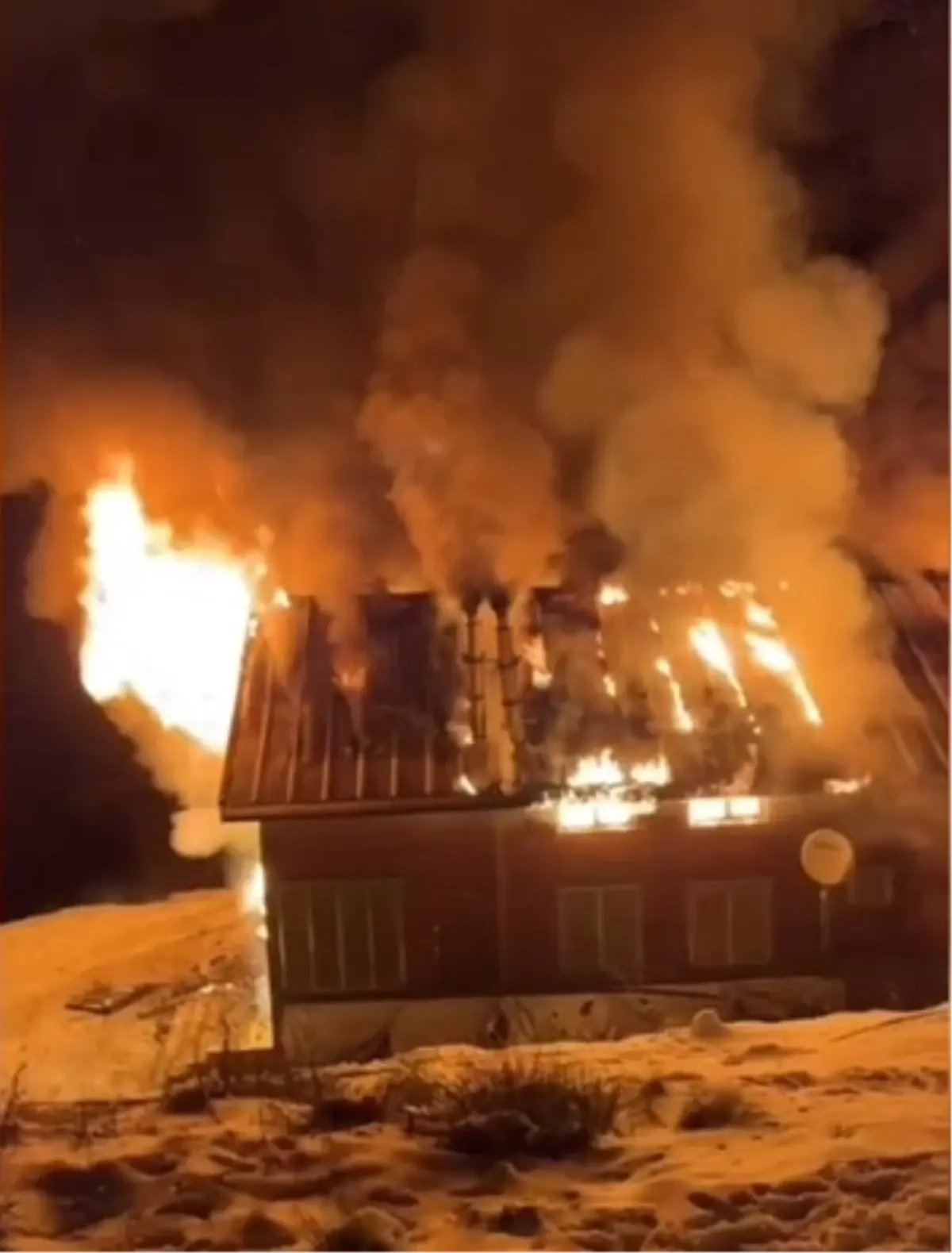 Yayla evi alev alev yandı