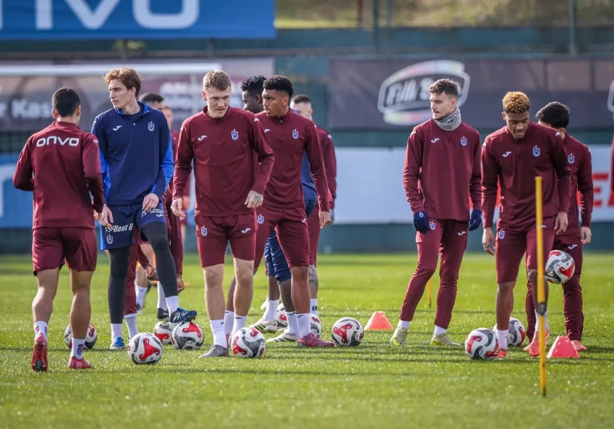 Trabzonspor, Gençlerbirliği maçı için Ankara'ya gitti