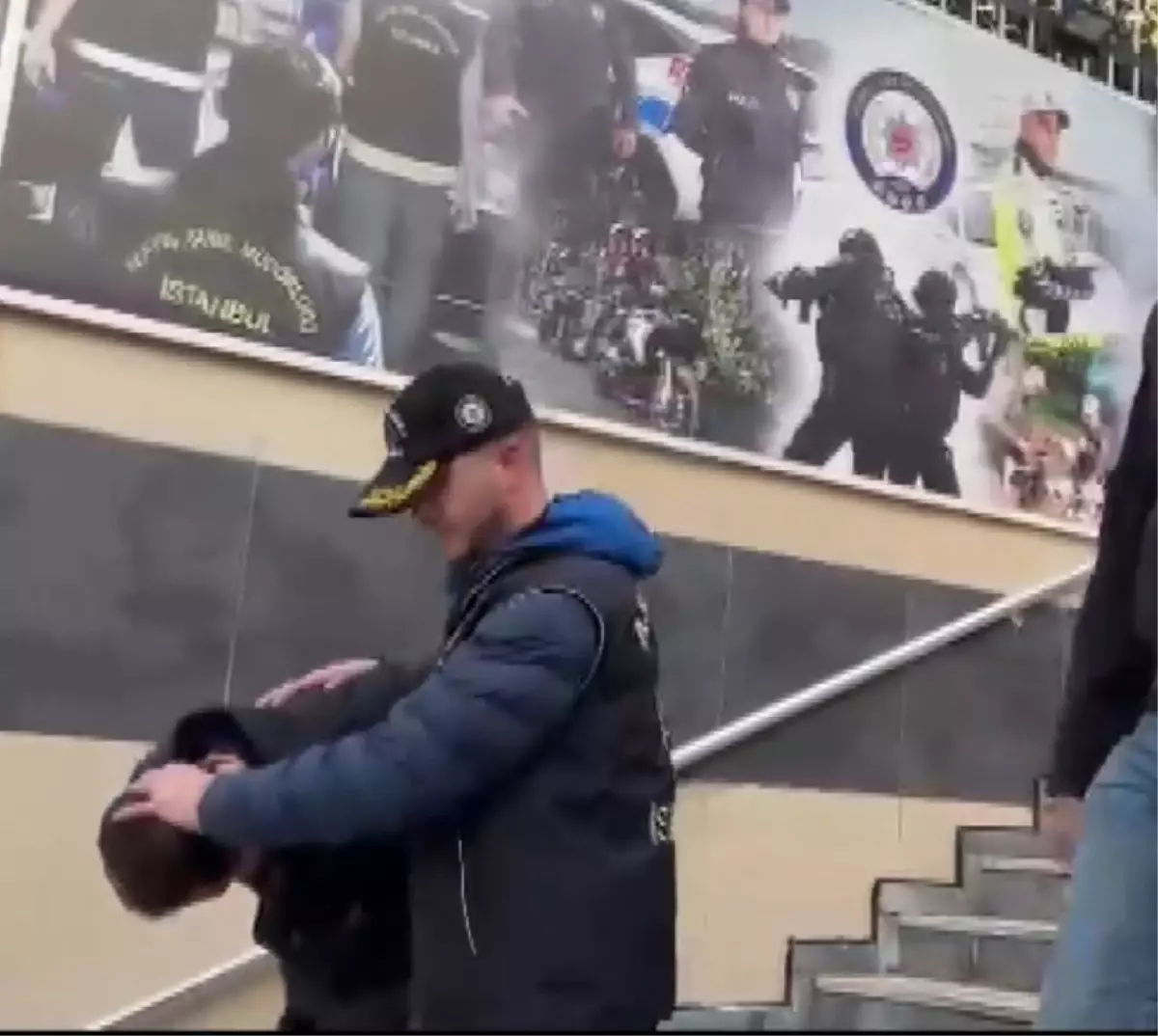 Kendisini 'Lübnanlı Murat' olarak tanıttı; turist kadını dolandıran şüphelinin 'Hataylı İsmail' olduğu anlaşıldı