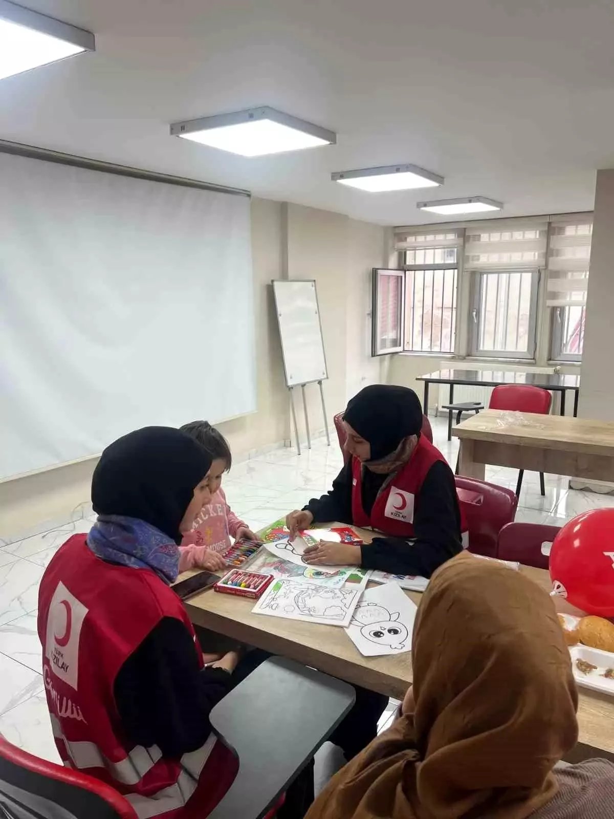Kızılay, Diyarbakır'da otizmli çocukları ve ailelerini ağırladı