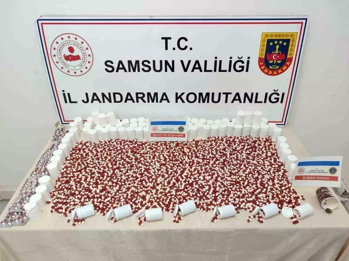 Apartman yöneticisi jandarma tarafından 7 bin uyuşturucu hapla yakalandı
