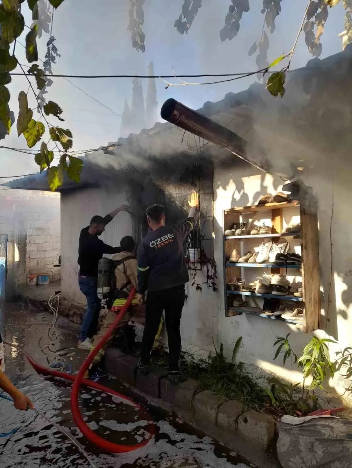 Erzin'de müstakil ev yandı