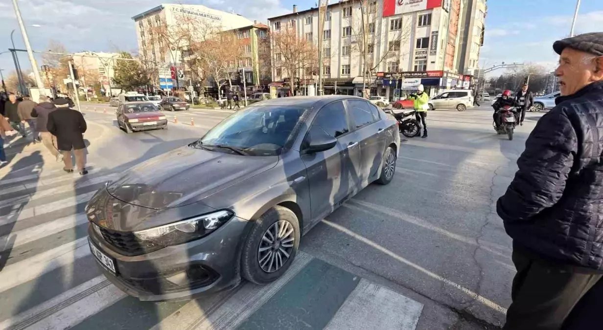 Kütahya'da otomobil ile motosiklet çarpıştı: 1 yaralı