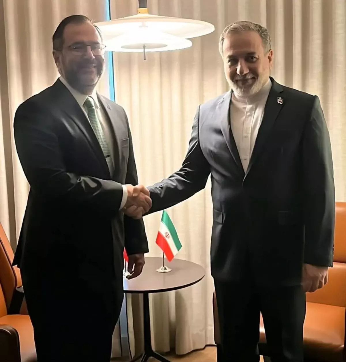 Venezuela Dışişleri Bakanı Gil ile İran Dışişleri Bakanı Arakçi telefonda görüştü