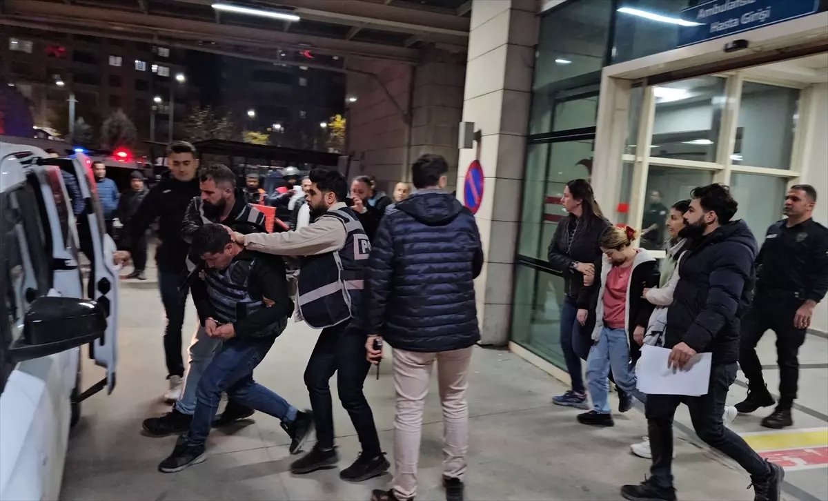 Siirt'te bir kadının evinde bıçaklanarak öldürülmesine ilişkin komşu çift tutuklandı