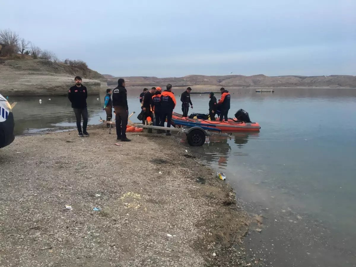 Adıyaman'da tekne alabora oldu; 4 kişi kurtarıldı, 1 kişi aranıyor