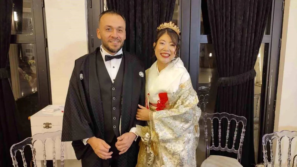 Japon gelin ve Türk damat konuklarını kimanoyla karşıladı
