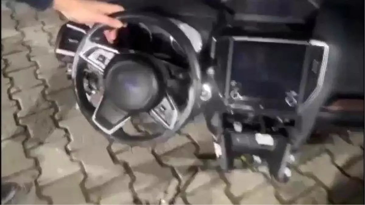 Bursa'da 12 milyonluk gümrük kaçağı otomobil parçaları ele geçirildi
