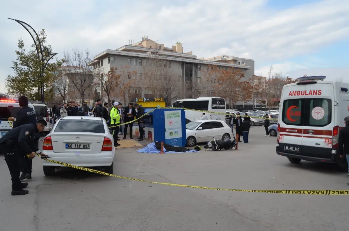 Aksaray'da Otomobil ile Motosiklet Çarpıştı: 1 Lise Öğrencisi Hayatını Kaybetti