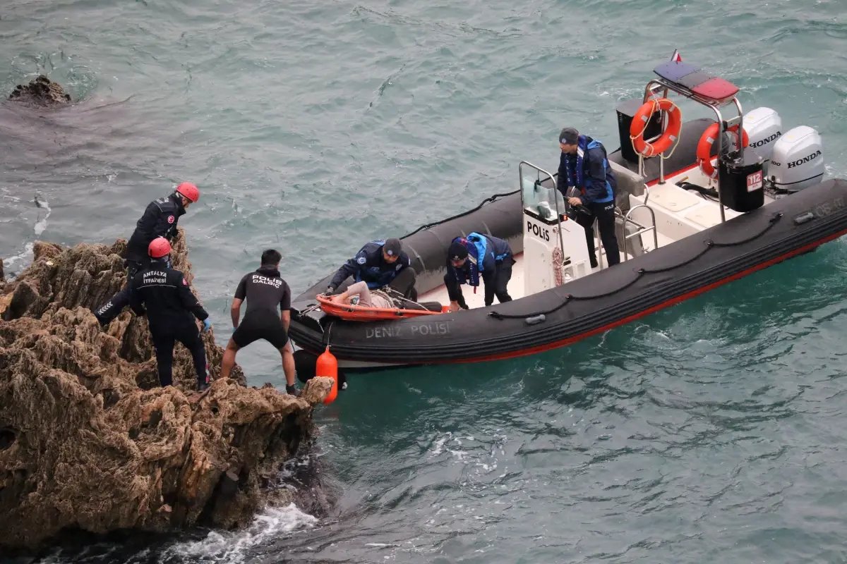 Balık tutmak için inmeye çalıştığı falezlerde 20 metre yüksekten düşüp yaralandı