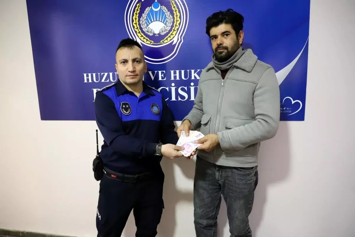 Çankırı'da ATM'de Unutulan 5 Bin TL Zabıta Aracılığıyla Sahibine Teslim Edildi