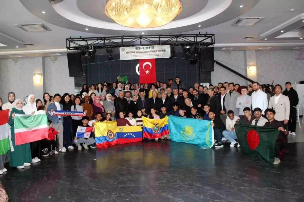 Eskişehir'de 55 ülkeden öğrenci kahvaltı programında buluştu