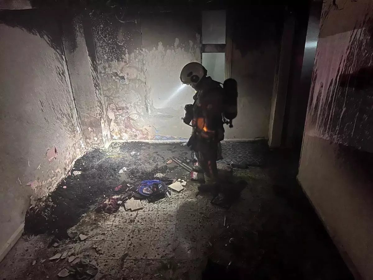 Antakya'da metruk bina yangını