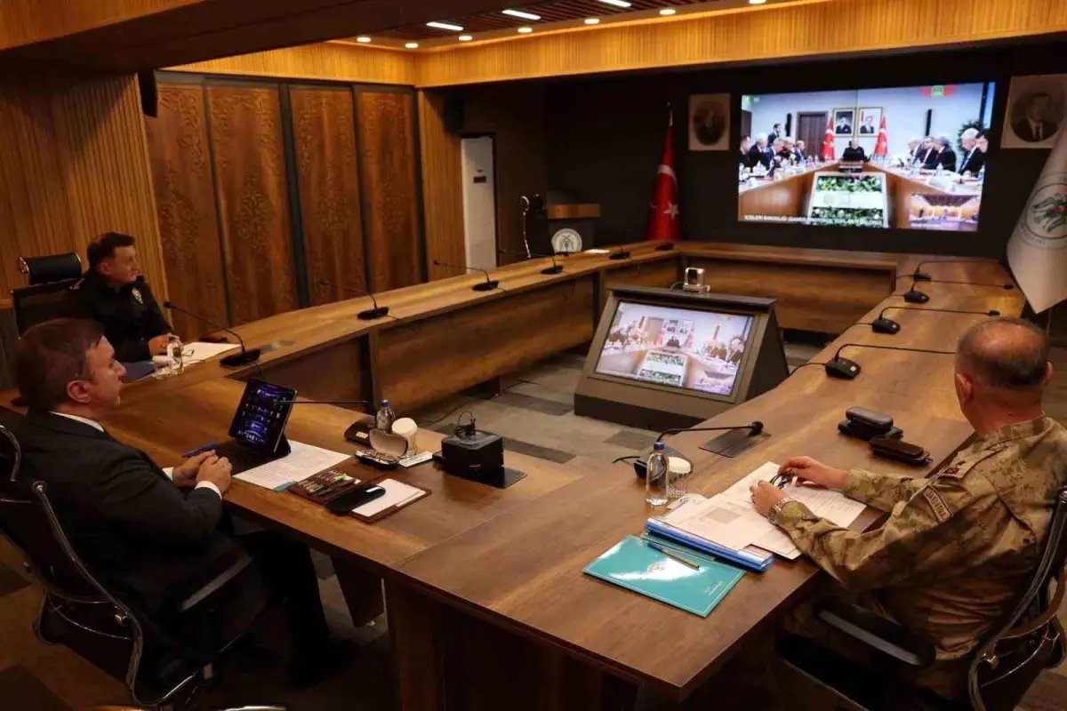 Erzincan'da yeni yıl tedbirleri VKS toplantısında ele alındı